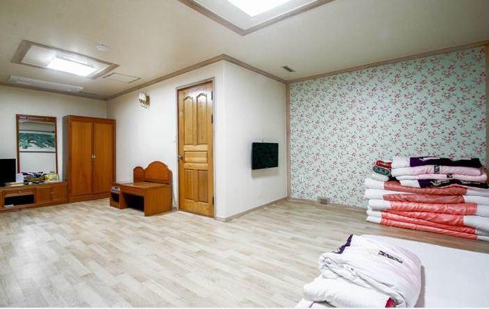 Geoje Tourist Hotel Eksteriør bilde