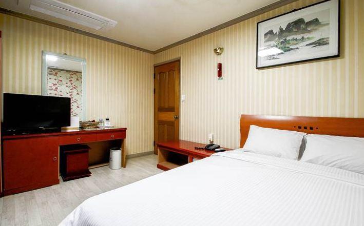 Geoje Tourist Hotel Eksteriør bilde