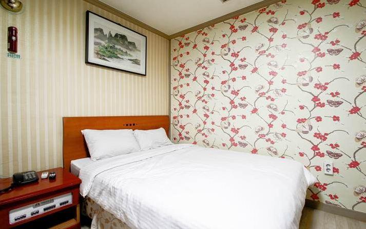 Geoje Tourist Hotel Eksteriør bilde